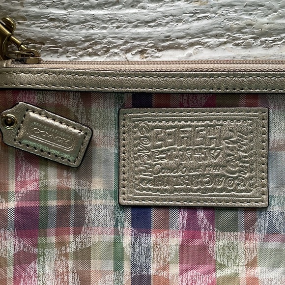 Coach wristlet - Picture 2 of 5